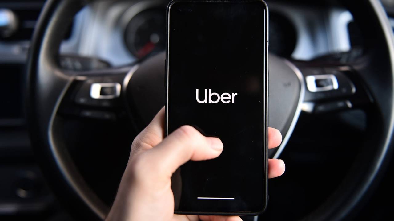 Imputaron a un chofer de Uber que desvió el recorrido cuando llevaba a una chica