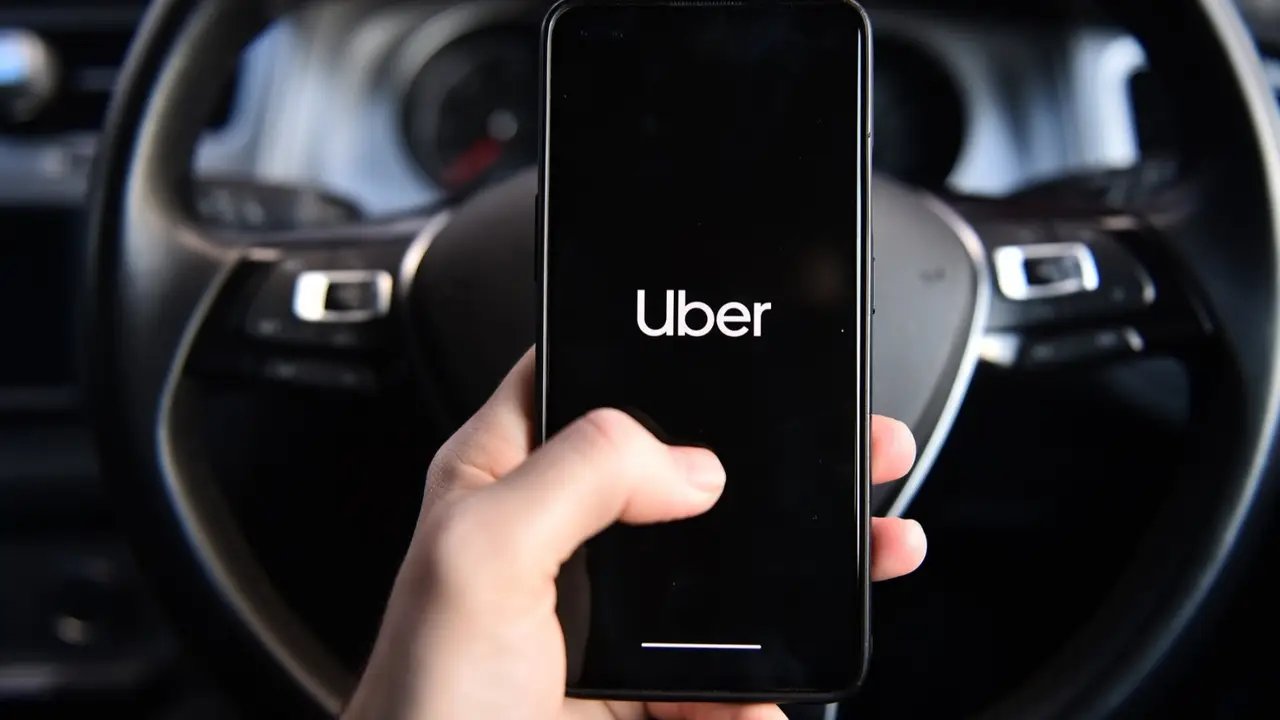 Imputaron a un chofer de Uber que desvió el recorrido cuando llevaba a una chica