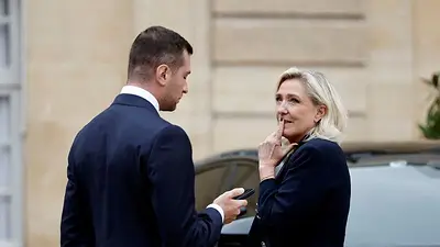 La ultraderecha francesa acelera sus listas electorales ante la crisis del Gobierno de Macron La ultraderecha francesa acelera sus listas electorales ante la crisis del Gobierno de Macron