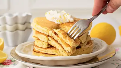 Receta sin harina y sin azúcar de pancakes de limón Receta sin harina y sin azúcar de pancakes de limón