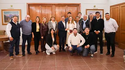 "Otra Argentina es posible": el gobernador Ricardo Quintela respaldó al Movimiento Nacional Sindical Peronista "Otra Argentina es posible": el gobernador Ricardo Quintela respaldó al Movimiento Nacional Sindical Peronista