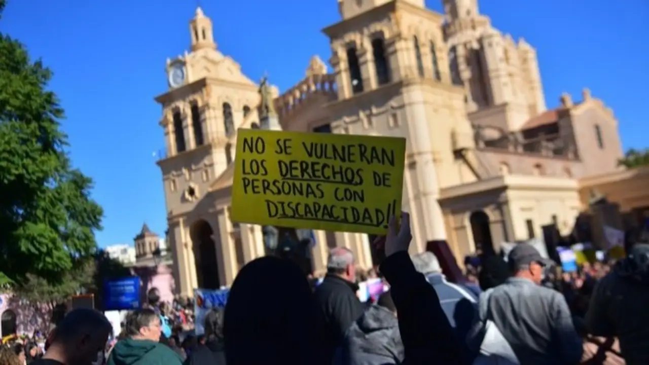 Mientras el Senado busca tumbar el veto de Milei, el sector de discapacidad se moviliza en Córdoba: "Frenar el ajuste"