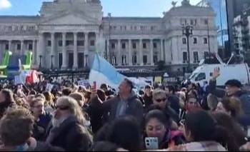 Discapacidad: la calle festejó el rechazo al veto de Milei en el Senado | Congreso