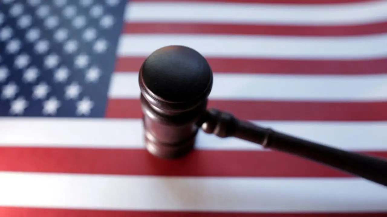 Un tribunal rechaza la política de Trump sobre pasaportes para personas transgénero
