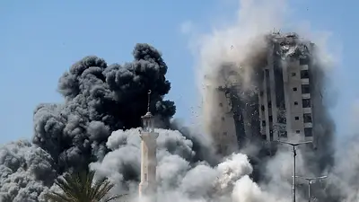 Ejército israelí insta a los habitantes de la ciudad de Gaza a marcharse y bombardea un rascacielos Ejército israelí insta a los habitantes de la ciudad de Gaza a marcharse y bombardea un rascacielos