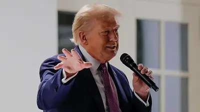 Trump vuelve a tomar el centro de la escena en el deporte en la final masculina del Abierto de EEUU Trump vuelve a tomar el centro de la escena en el deporte en la final masculina del Abierto de EEUU