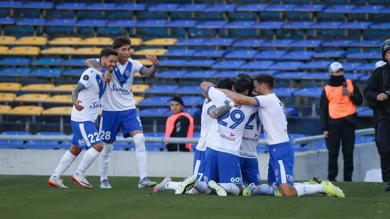 Vélez le ganó a Central Córdoba en Rosario y gritó campeón en la Supercopa Argentina