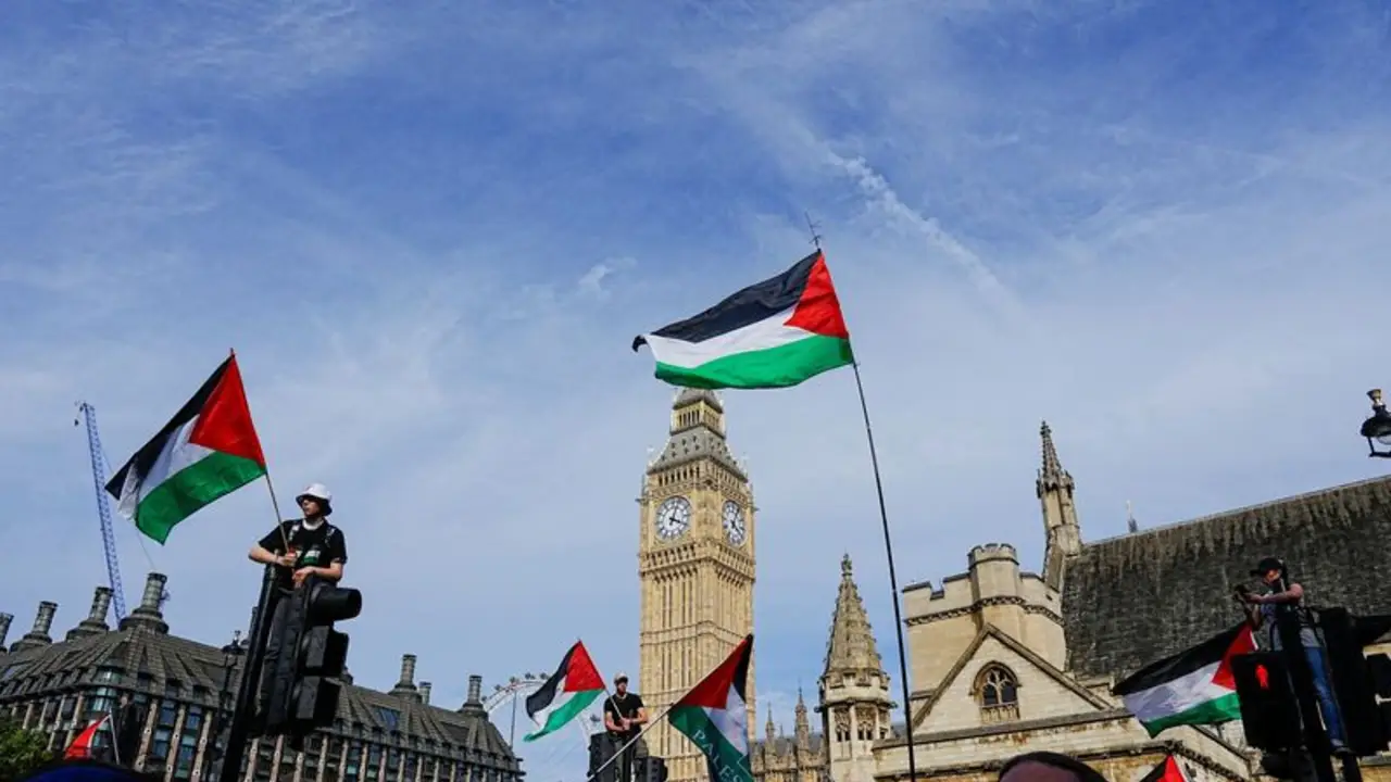 Casi 900 personas detenidas en protesta de Acción Palestina en Londres, dice la policía