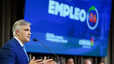 Mientras la motosierra de Milei profundiza el desempleo, Llaryora anunció un programa clave: "Gobernar es generar trabajo" Mientras la motosierra de Milei profundiza el desempleo, Llaryora anunció un programa clave: "Gobernar es generar trabajo"