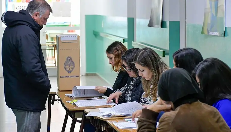 Cerraron las urnas: hasta las 16 votó el 50,5% del electorado