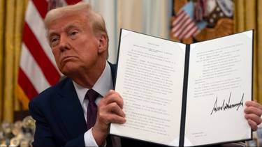 Trump contra todos: celebró censura a Jimmy Kimmel y declaró como terrorista a la organización "Antifa"