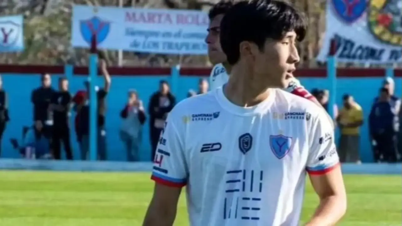 Tiene 22 años, jugó en el ascenso argentino, es coreano y se vuelve a Corea por el servicio militar obligatorio
