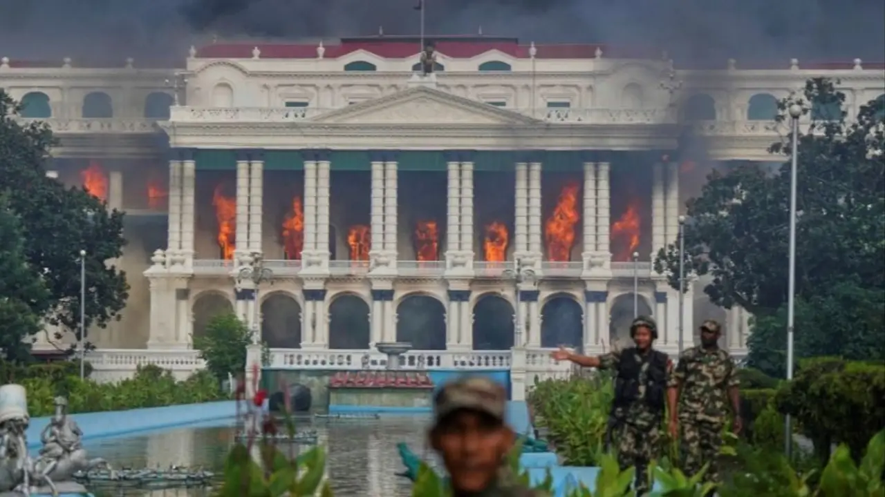 Crisis en Nepal: renunció el primer ministro tras 19 muertos y quema del Parlamento