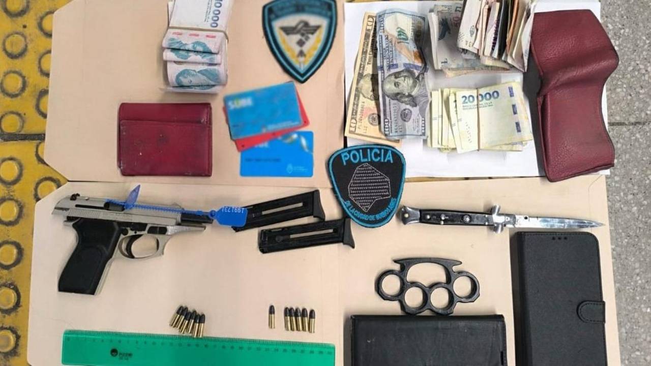 Alarma en la línea C: detuvieron a un hombre con una pistola, una navaja, dinero en efectivo y actitud sospechosa