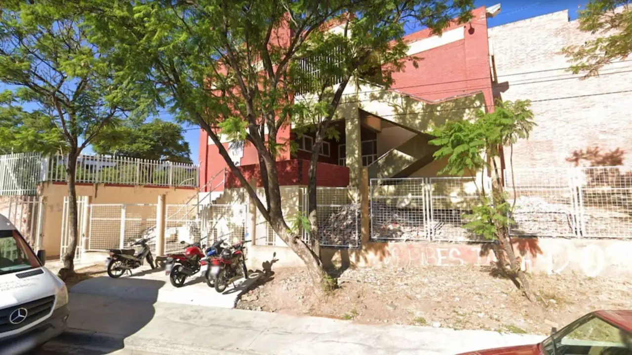 Discutieron en el aula y lo apuñaló con una tijera en el pecho: el caso de la adolescente que atacó a otro compañero