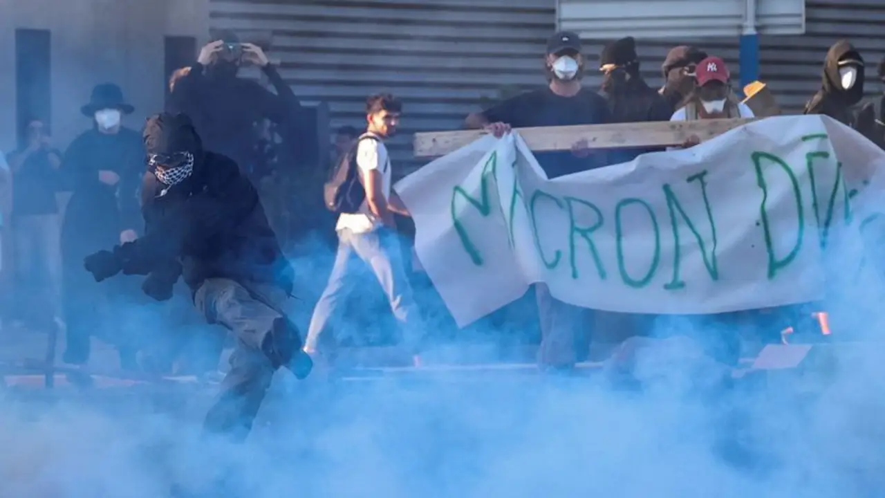 La policía francesa detiene a decenas de personas en las protestas "Bloqueemos todo"