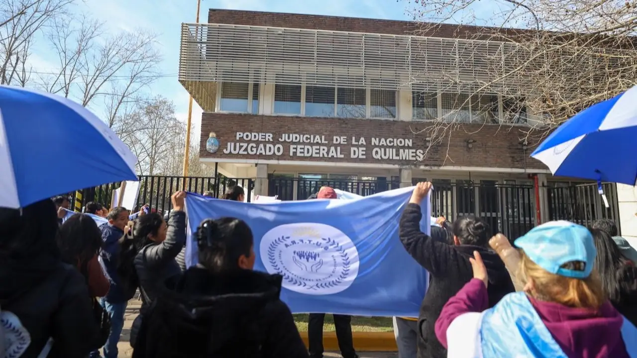 La policía de Bullrich desalojó una feria de la salada sin orden judicial