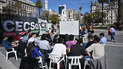 Docentes universitarios darán clases públicas en la Plaza de Mayo Docentes universitarios darán clases públicas en la Plaza de Mayo