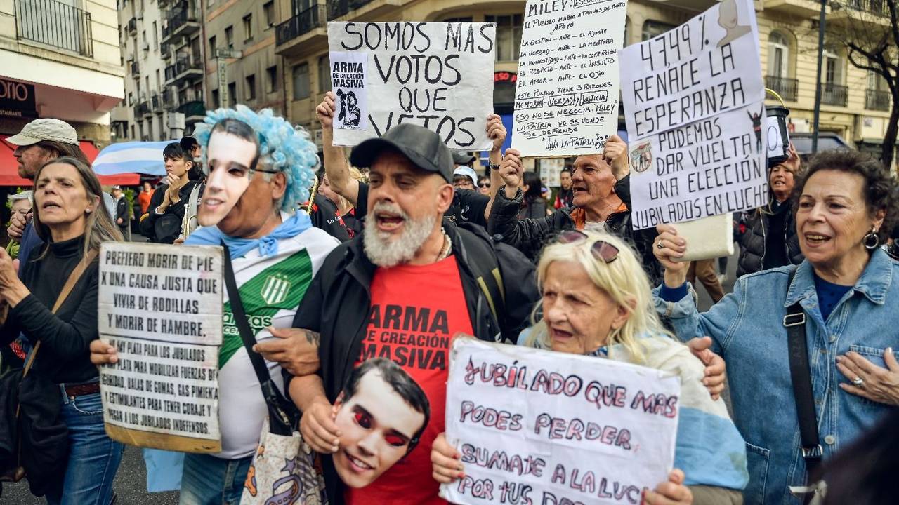 Con clases públicas, universitarios, el Garrahan y jubilados confluyeron en una protesta en Plaza de Mayo