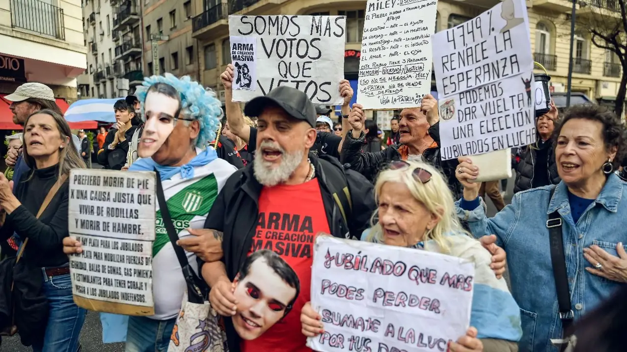 Con clases públicas, universitarios, el Garrahan y jubilados confluyeron en una protesta en Plaza de Mayo