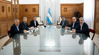 Milei lanzó promesas a gobernadores aliados, pone a Toto Caputo como "garante" y hay ruido con Lule Menem Milei lanzó promesas a gobernadores aliados, pone a Toto Caputo como "garante" y hay ruido con Lule Menem