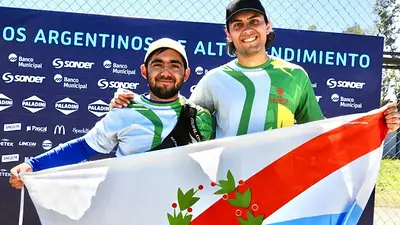 Con medalla de oro al cuello, el equipo riojano de Tiro con Arco Recurso se consagró campeón en Jadar 2025 Con medalla de oro al cuello, el equipo riojano de Tiro con Arco Recurso se consagró campeón en Jadar 2025