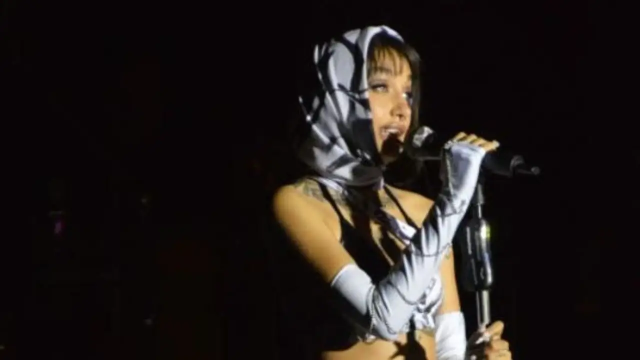 Por qué María Becerra frenó su show en España. 
