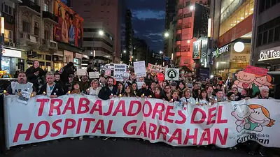 Miles de argentinos salen a las calles contra ajuste de Milei en salud y educación Miles de argentinos salen a las calles contra ajuste de Milei en salud y educación