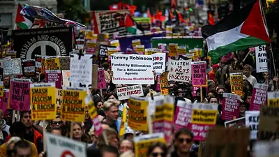 Más de 100.000 manifestantes marchan contra la inmigración en Londres Más de 100.000 manifestantes marchan contra la inmigración en Londres