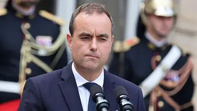 El nuevo primer ministro francés renuncia a la idea de su predecesor de recortar dos días festivos El nuevo primer ministro francés renuncia a la idea de su predecesor de recortar dos días festivos