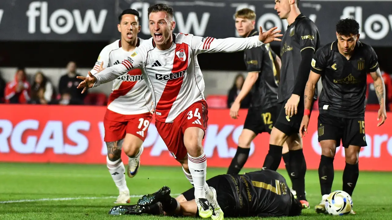 En un final caliente, River le ganó por 2-1 a Estudiantes en La Plata
