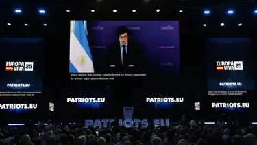 Javier Milei defendió su gestión en un acto de Vox: "Uñas y dientes"