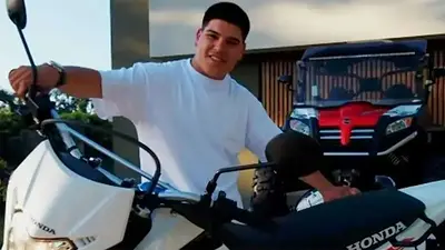 Thiago Medina junto a la moto con la que tuvo el accidente. Thiago Medina junto a la moto con la que tuvo el accidente.