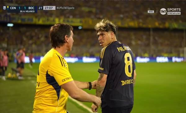 El polémico gesto de Carlos Palacios a Claudio Úbeda en Boca por su cambio