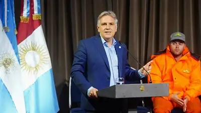 Llaryora apuntó contra Milei por el ajuste y la falta de obras en el país: "Afuera del sistema" Llaryora apuntó contra Milei por el ajuste y la falta de obras en el país: "Afuera del sistema"