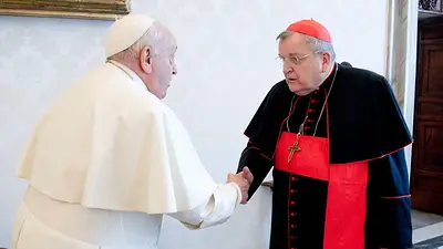 El papa Francisco y Raymond Leo Burk El papa Francisco y Raymond Leo Burk