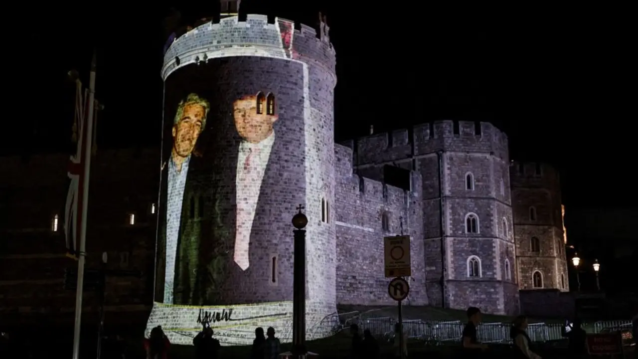 Cuatro detenidos tras la proyección de imágenes de Trump y Epstein en el castillo británico de Windsor
