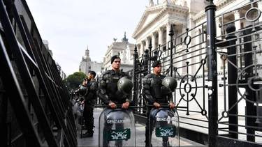El Gobierno militariza el Congreso antes de la sesión