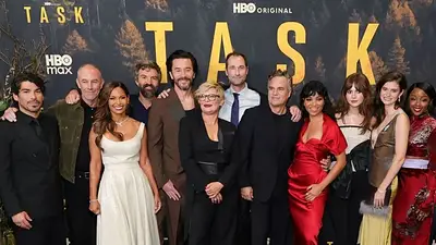 Elenco, vestido de gala, en la premiere de la serie de Hbo Max Elenco, vestido de gala, en la premiere de la serie de Hbo Max