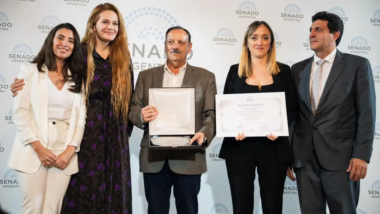 Quintela fue distinguido en el Senado como Canciller Honorífico: "Un acto de justicia social"