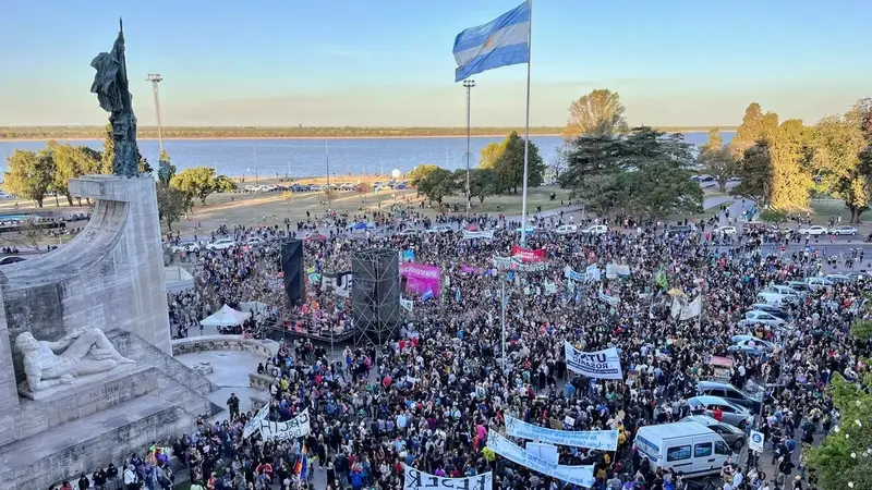 Marcha universitaria en Rosario