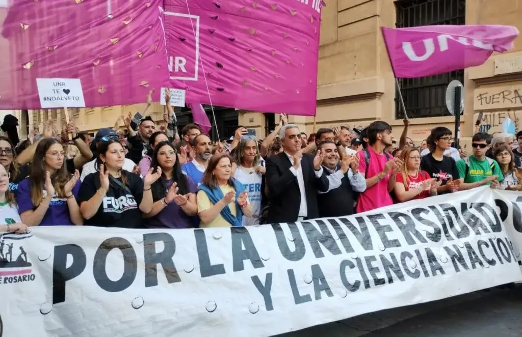 Marcha universitaria en Rosario
