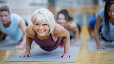 El ejercicio físico para hacer después de los 50, cuando ya se pierde un 2% de masa muscular anual