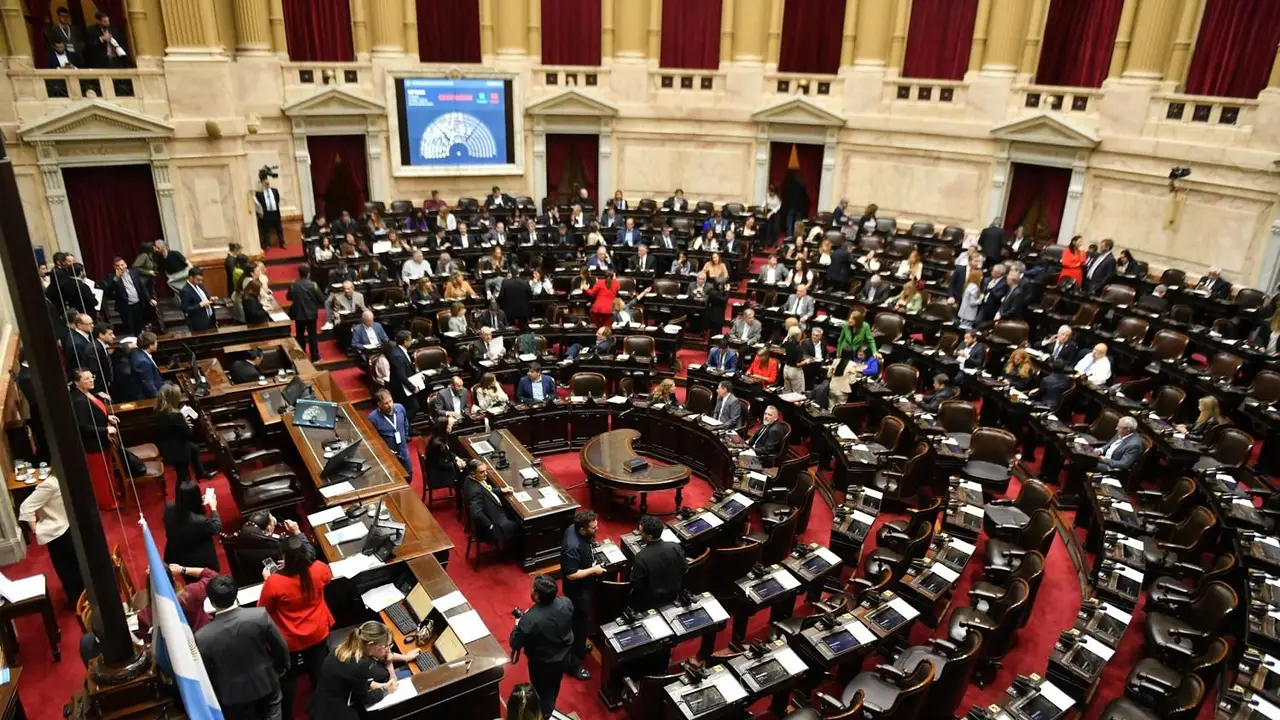 Milei espera un gesto de 4 peronistas, quiere que renuncie Lospennato y ser primera minoría en Diputados