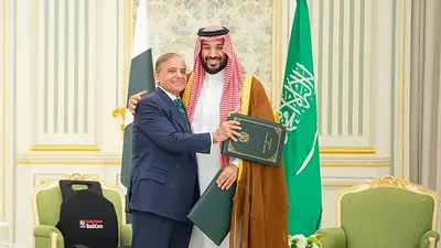 Arabia Saudí y Pakistán, potencia nuclear, firman un pacto de defensa mutua Arabia Saudí y Pakistán, potencia nuclear, firman un pacto de defensa mutua
