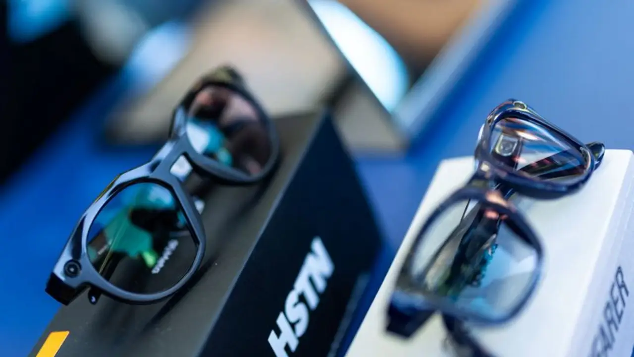 Meta lanza unas gafas inteligentes con pantalla integrada que buscan la "superinteligencia"