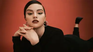 Brown lips, la tendencia de labiales que usa Selena Gómez