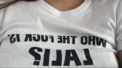 Así fue la violenta agresión a la joven atacada por usar la remera de Lali: "Se me nubló la vista" Así fue la violenta agresión a la joven atacada por usar la remera de Lali: "Se me nubló la vista"