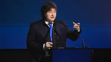 Milei enfrenta a los mercados en medio de la suba del dólar y los rumores de deuda