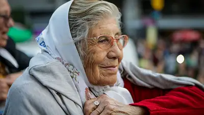 Murió Azucena Díaz, Madre de Plaza de Mayo: su historia de lucha por la desaparición de su hijo Murió Azucena Díaz, Madre de Plaza de Mayo: su historia de lucha por la desaparición de su hijo